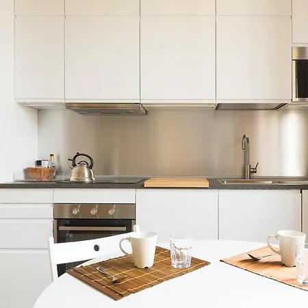 Plum Guide - Saltire Apartment Milan